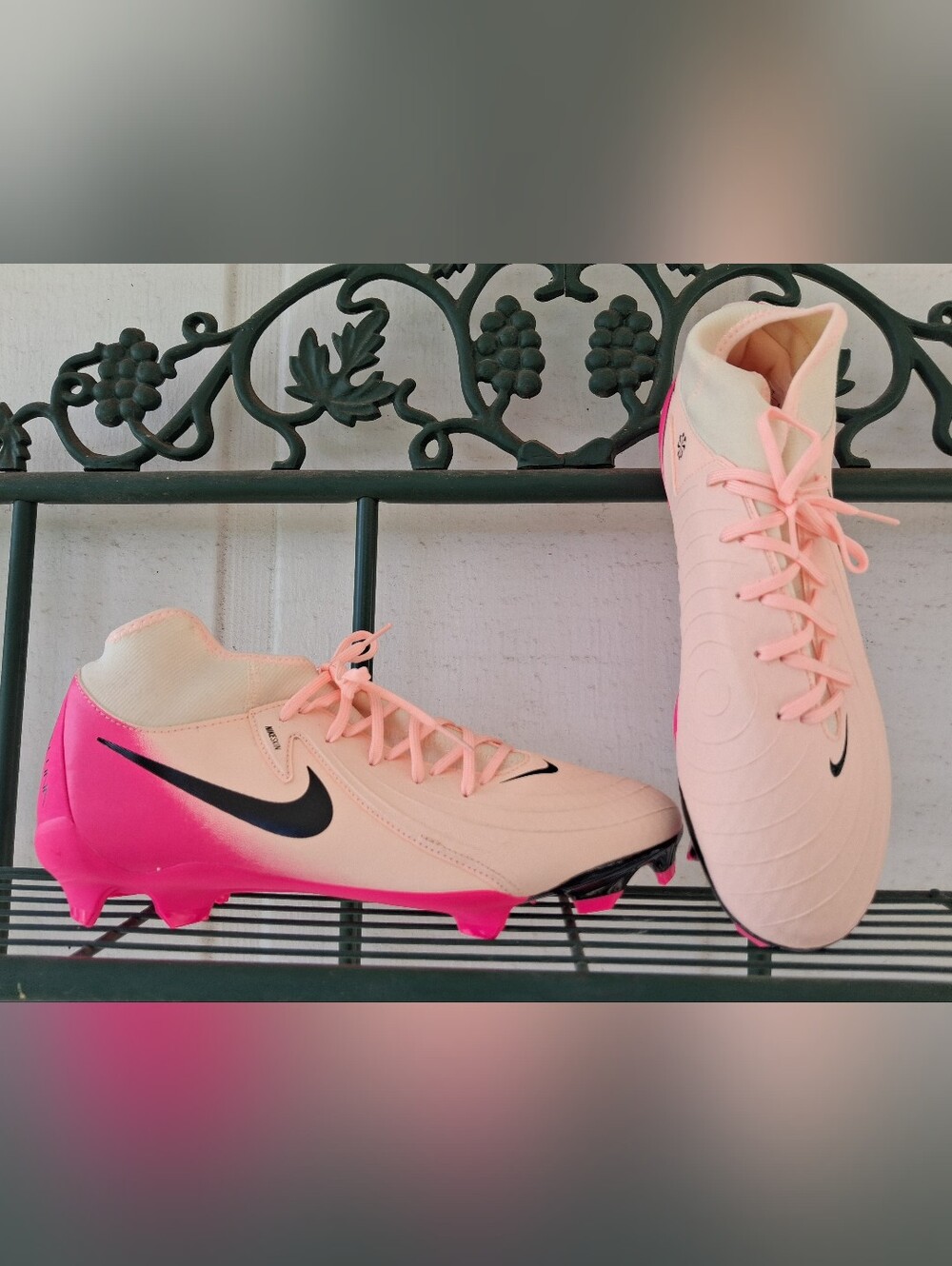 Nike Women's Pink Soccer Cleats - Phantom Luna II Size 10